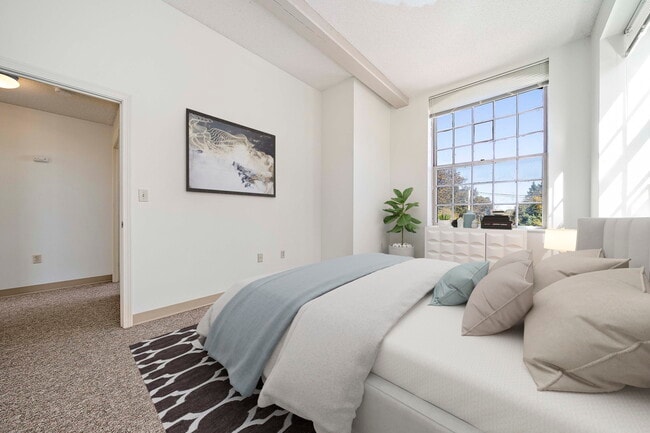 Photo - Hayward Landing