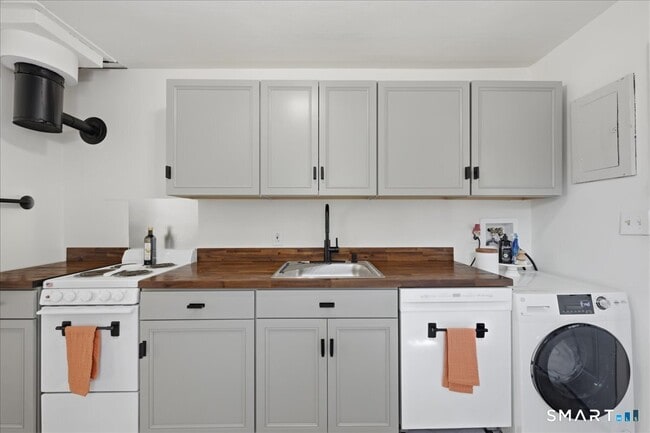 Photo - 106 Midway Oval