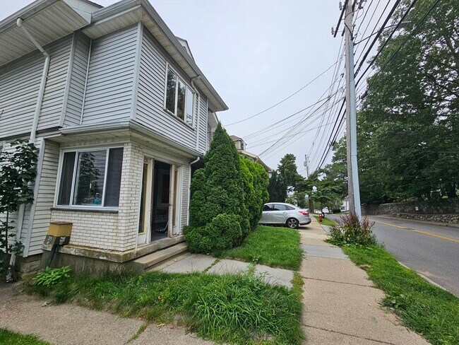Building Photo - 129 Lexington St Unit 129 Rental