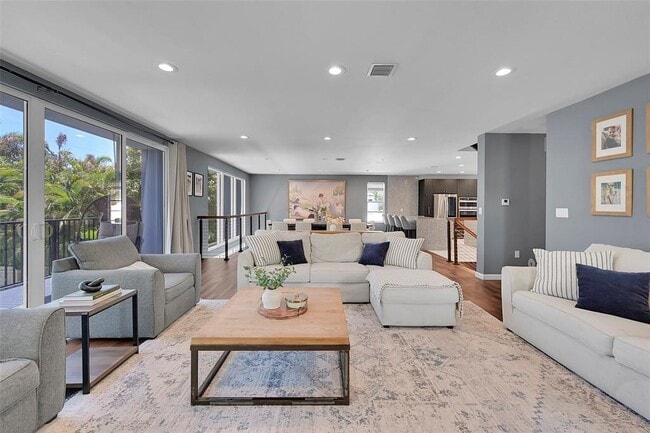 Photo - 640 NE 17th Way