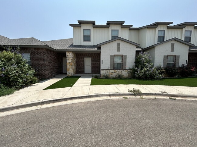 Building Photo - Beautiful 2-Story Townhome!