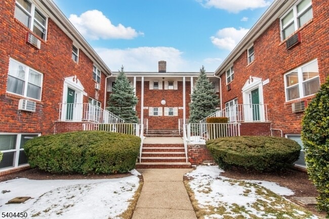 Photo - 191 N Beverwyck Rd