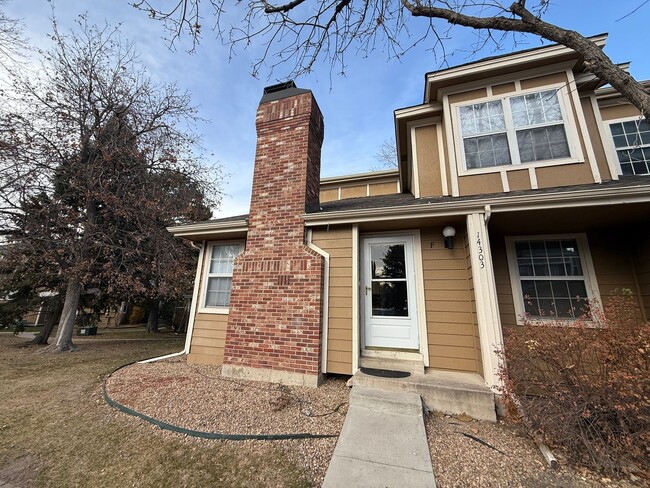 Building Photo - Spacious Aurora Townhome
