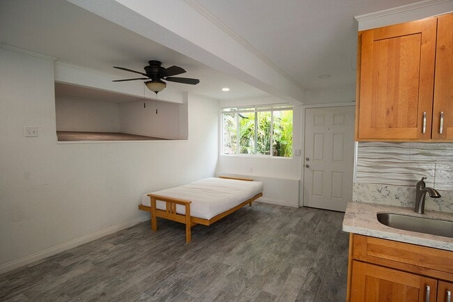 Photo - Charming Palolo Studio