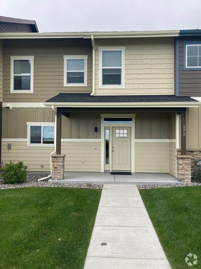 Building Photo - Discover this Gorgeous Townhome