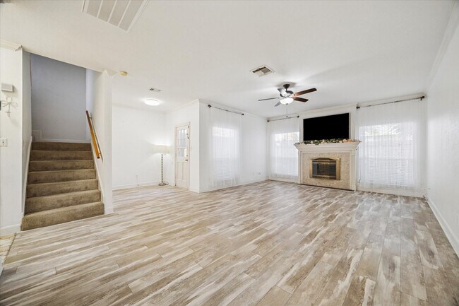 Photo - 880 Tully St Unit 13