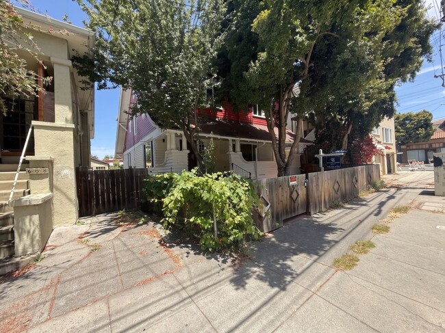 Photo - 604 56th St