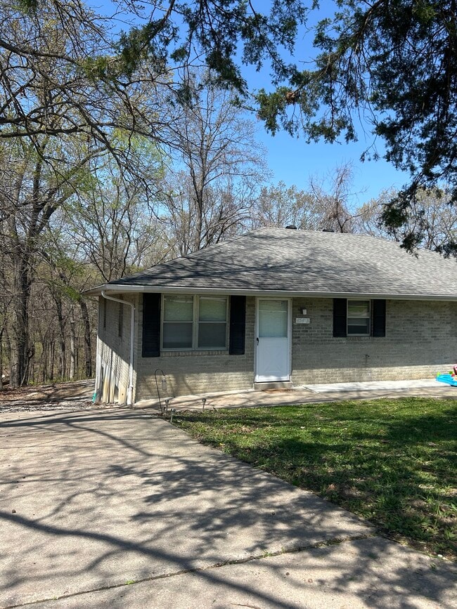 Building Photo - 454 Hutton Ln Unit B