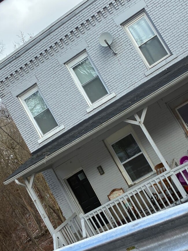 Building Photo - 2 Bed 2 Bath Located on Balsam! Ac and Laundry!