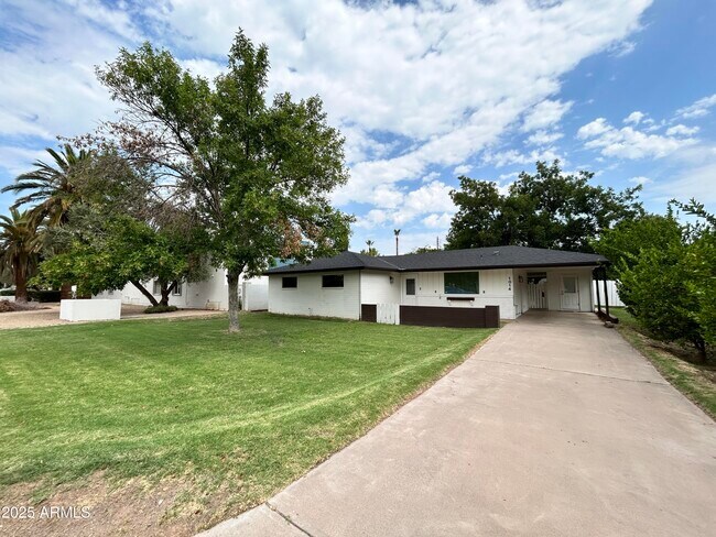 Photo - 1014 E Orange Dr House