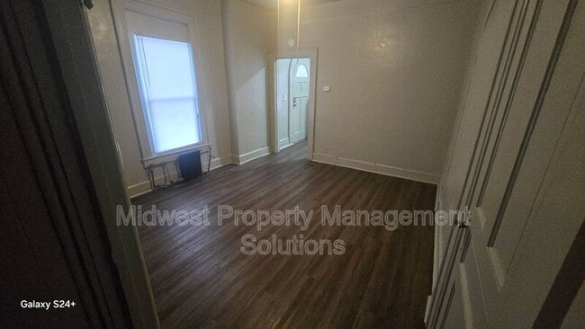 Building Photo - 1422 Central Ave