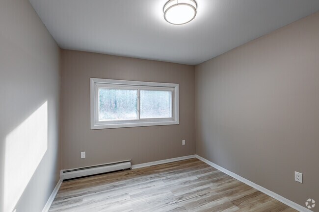 2BR, 1BA - Bedroom