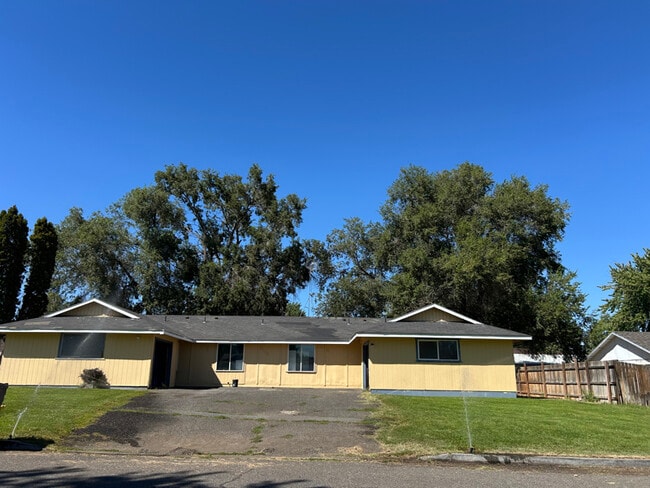 Building Photo - 3704 W 5th Ct Rental