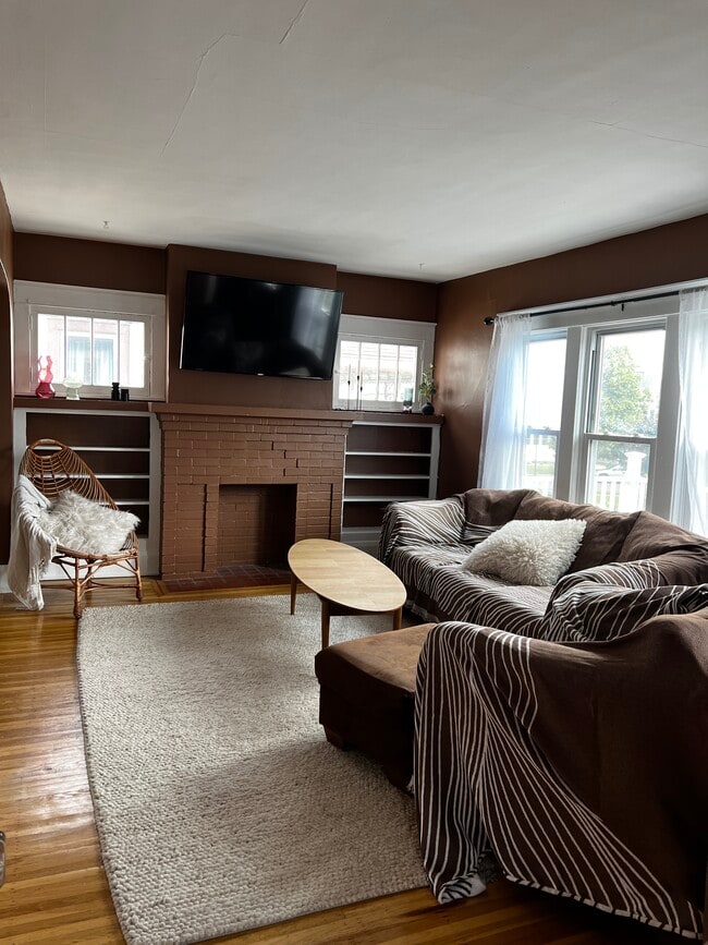 Building Photo - 64 Cunard Rd Unit upper Rental