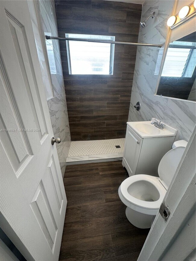 Photo - 7300 Harding Ave Unidad 28