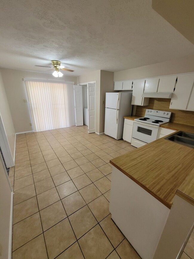 Photo - College Station - 2 -Bedroom - 1.5 baths 4- plex downstairs unit.