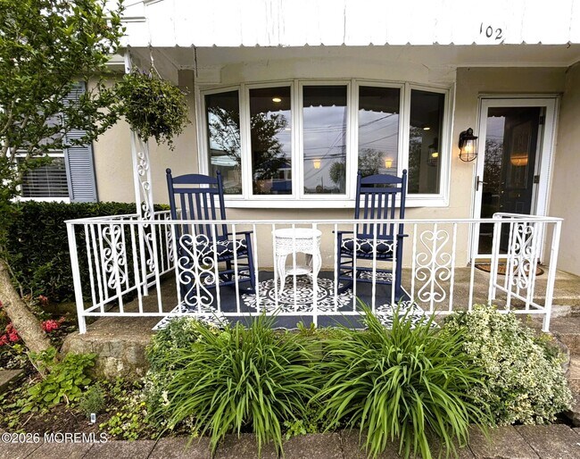 102 Columbia Ave