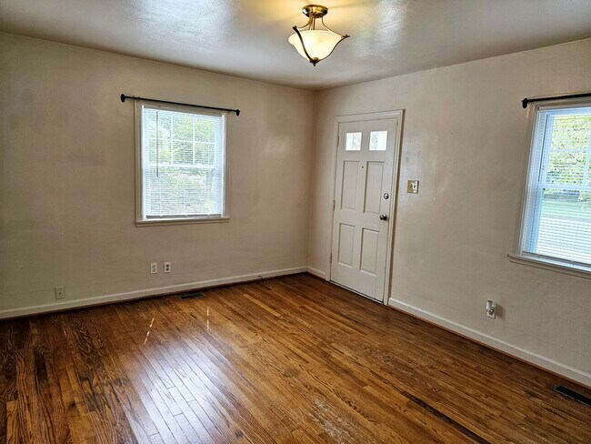 Photo - 3002 Woodrow St