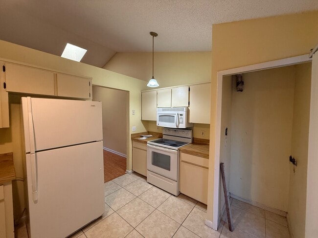 Photo - 380 Eron Way