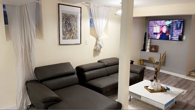 Photo - 1624 S Throop St