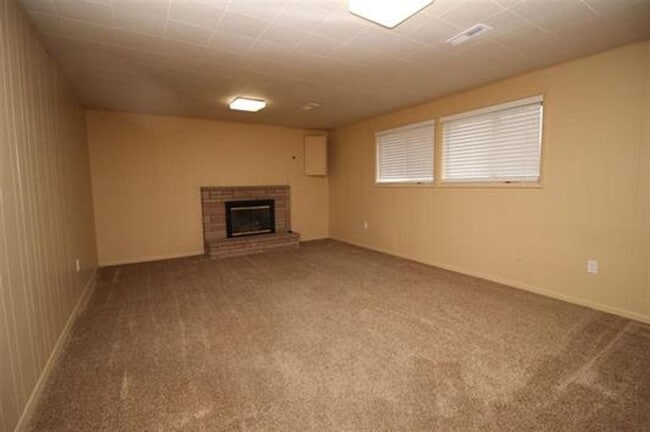 Photo - 906 Summit Dr