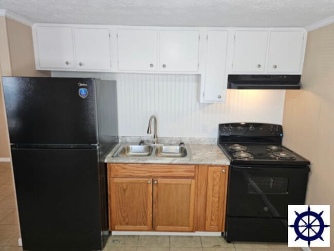 Photo - 715 E 13th St