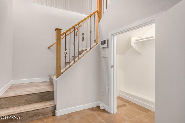 Photo - 815 E Rose Ln