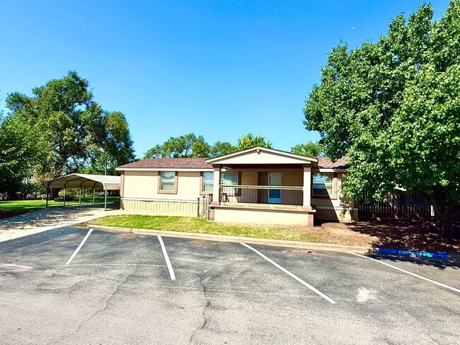 Beautiful Home with Quiet Location - Beautiful Home with Quiet Location