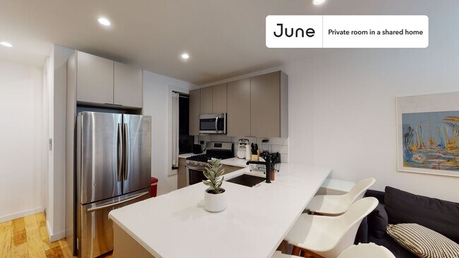 Room in Shared 4 bed/2 bath home in Ridgewood