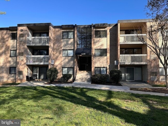 Building Photo - 6310 Hil-Mar Dr