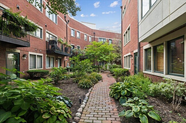 Photo - 2455 W Ohio St