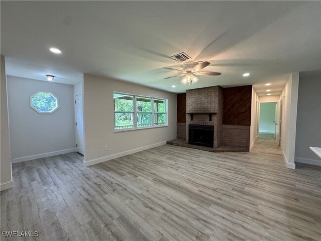 Photo - 221 18th Ave NW