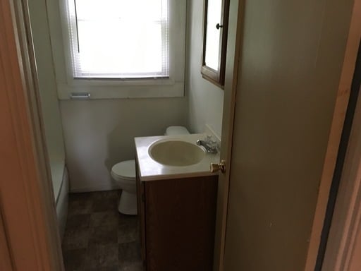 703/705 Lee Ct