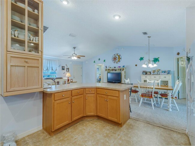 Photo - 1704 Lisette Way