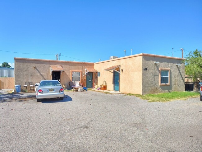 Photo - 305 N Almendra St Apartment Unit B