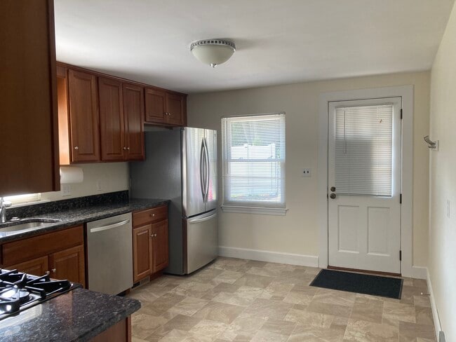 Photo - 15 Willard St