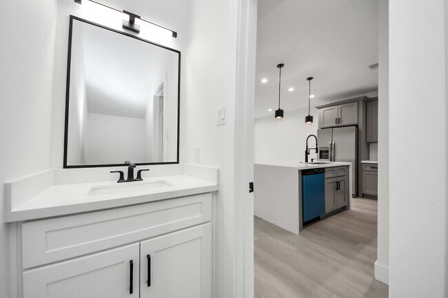 Photo - 8218 Lawler St