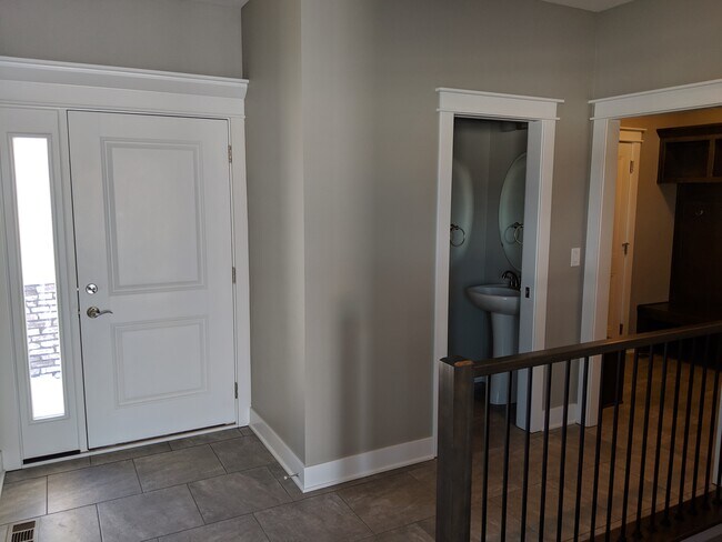 Photo - 803 Lawrence Ave