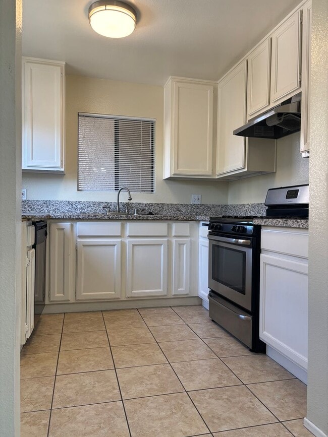 Building Photo - 4502 Warner Ave Unit B Rental
