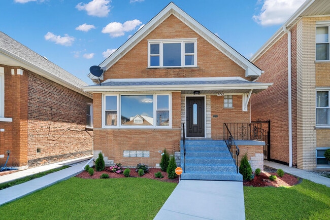 Building Photo - 7245 S Washtenaw Ave. Unit 1