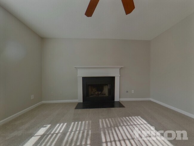 Photo - 341 Rosemont Ct