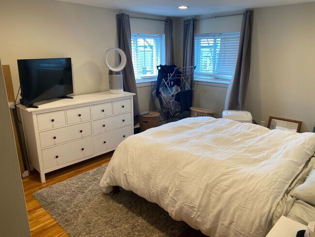 Photo - TWO BED on Green Line B // Comm & Sutherland