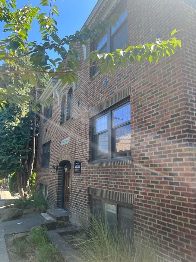 Photo - 571 Valley St Unit 2