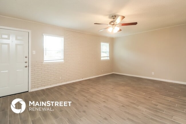 Photo - 5621 Macdougall Dr