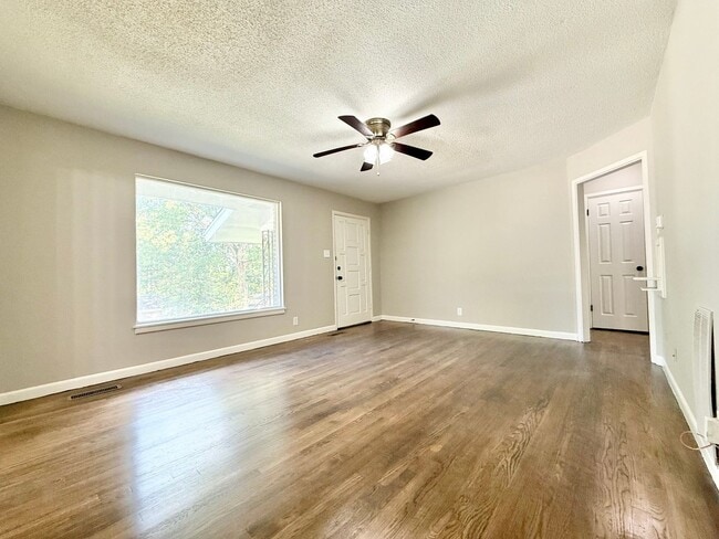 Photo - 25 Woodcliff Cir