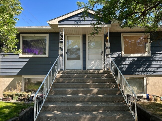 Building Photo - 2901 E Wellesley Ave