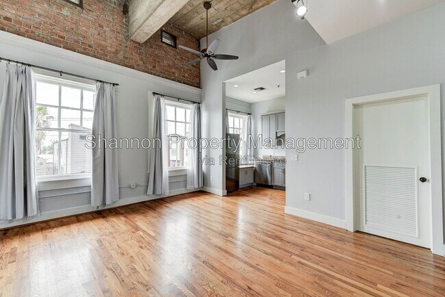 Photo - 2700 Albany St