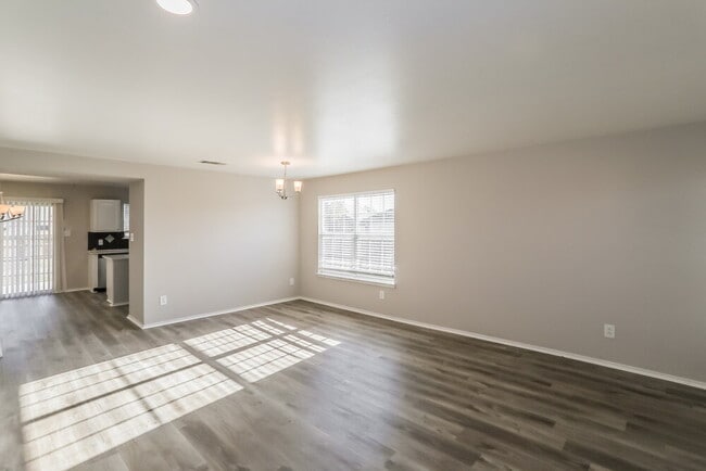 Photo - 628 Rockbrook Dr