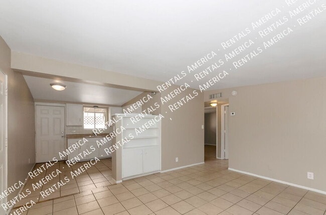404 E Yavapai Rd