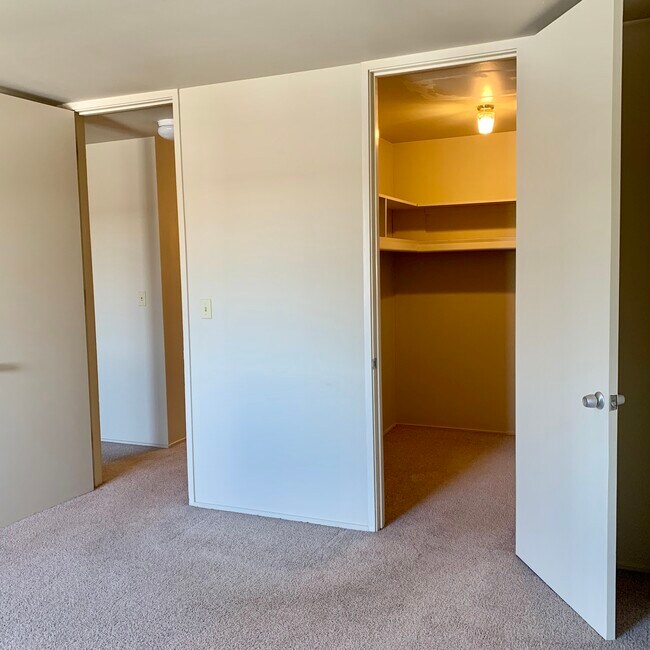 Camelot Apartments Royal Oak, MI